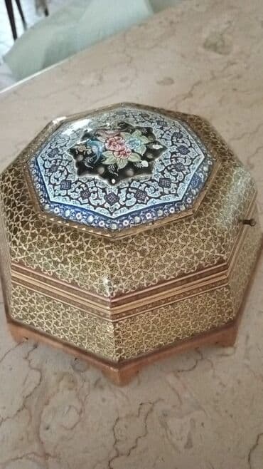 Mücrü Zinət əşyaları üçün, Taxta