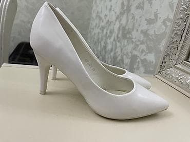 Ağ rəngli stıletto, bır defe geyınılıb yenıdır