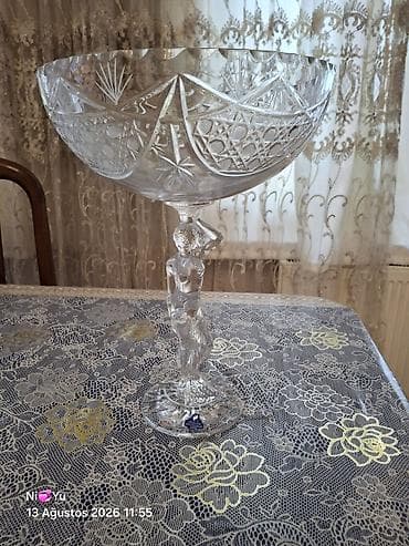 parda tul: Gusev Kristal Zavodu istehsalı olan əl işi kristal meyvə/qənnadı qabı — 2