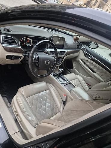 great wall wingle: GAC GA8 320T sedan - Kuzov: qara rəng, 4 qapılı biznes-seqment sedan — 4