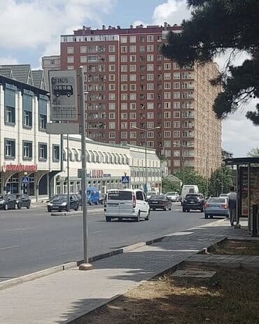 Bakı, 4-cü mikrorayon, 3 otaqlı, Köhnə tikili, m. Memar Əcəmi, 55 kv. m