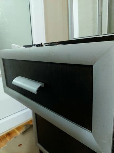 мойка шкаф для кухни: Tünd qəhvəyi rəngdə dəhliz mebeli dəsti. Dəstə güzgü, asqılar — 4