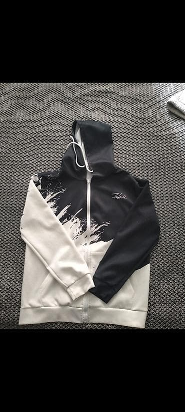 Qollu kapüşonlu sweatshirt (zipli) - Dizayn: Yarım-qara, yarım-ağ lalafo.az -da Qollu kapüşonlu sweatshirt (zipli) - Dizayn: Yarım-qara, yarım-ağ