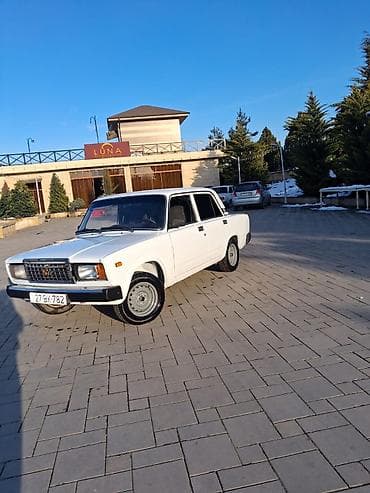vaz 2106 maşınları: VAZ 2107, ağ rəng, sedan kuzov. - Mühərrik: benzin, arxa ötürücülü — 7