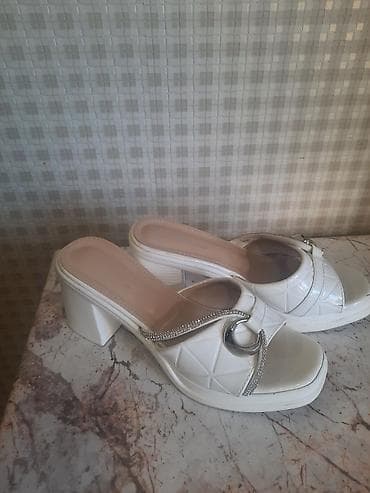 herfli sepler: Ağ rəngli qadın sandal/kaba çəkmə tipli tərlik - Model: Açıq burunlu — 2