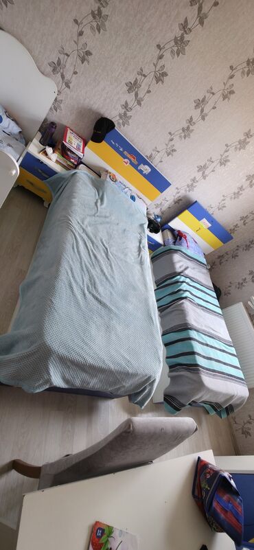 islenmis unitaz: Oğlan və qız üçün, İşlənmiş, Çarpayı, Bazalı, Matras ilə, Siyirməsiz — 1