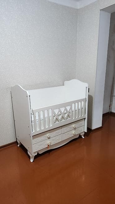 Oğlan və qız üçün, Dördbucaq, Beşik, Dəstsiz, Matras ilə, Yellənmə mexanizmsiz