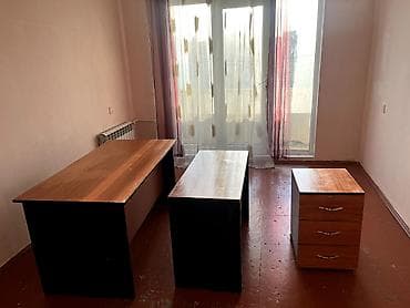 Dəst satılır. çox keyfiyyətli mebeldir. İki kompyuter stoulu və