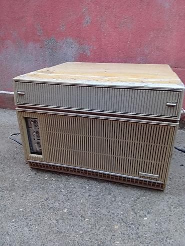 Pəncərə tipli köhnə model kondisioner - Korpus: metal, yan və arxa — 2