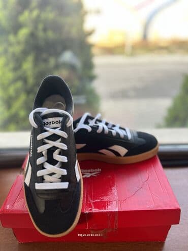 Botinkalar: Reebok klassik idman ayaqqabıları. Reebokun rəsmi usa saytından — 2