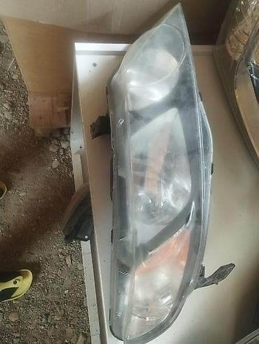 Avtomobil farası (ön sağ/sol tərəf üçün) - Korpus: şəffaf plastik