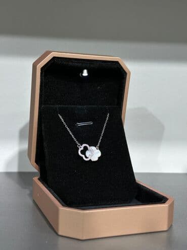 qadınlar üçün strazlı papaqlar: Zərif qadın boyunbağıları – müxtəlif dizayn seçimləri - Model 1 — 4