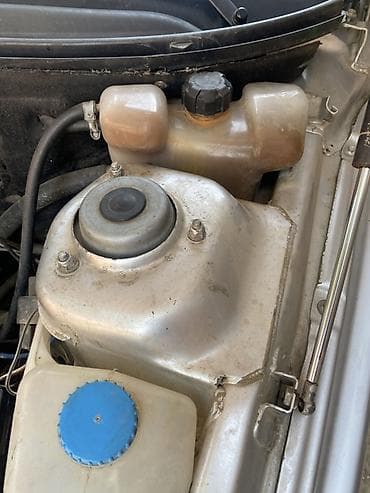 yer şumluyan: Lada 2110 sedan – gümüşü rəng. - Kuzov: 4 qapılı sedan, ön və arxa — 7