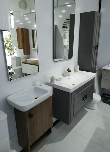 ucuz moyka: Ağ rəngli keramika lavabo və boz rəngli şkafdan ibarət hamam mebeli — 1