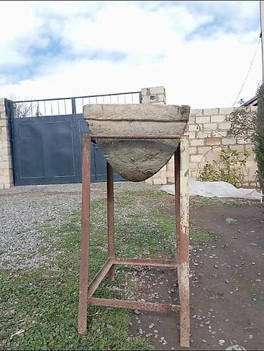 heyvanlar üçün mallar: Beton yem kublu/bolşok qab – metal çərçivəli - Material: qalın beton — 3