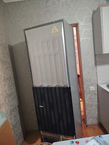 nomre satilir: Xarab 2 qapılı Indesit Soyuducu Satılır, rəng - Gümüşü — 6