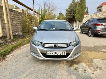 Motonəqliyyat: Honda Insight Hybrid – gümüşü rəng, 5 qapılı hetçbek. Xüsusiyyətlər — 1
