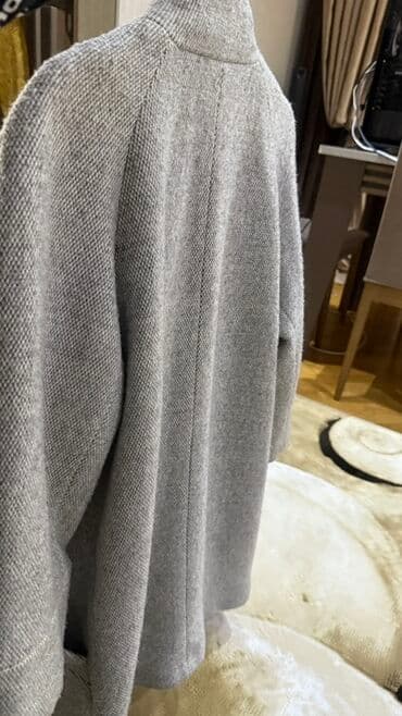 Boz rəngli qadın palto - Klassik, dairəvi fakturalı toxuma; düz kəsim — 3