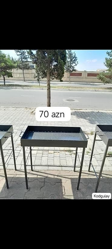 Kabab malları: Metall manqal – ayaqlı, qara rəngdə. Xüsusiyyətlər: - Möhkəm metal — 3