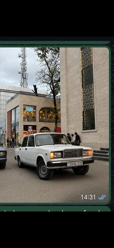VAZ 2107 sedan - Kuzov: 4 qapılı, klassik kvadrat dizayn - Rəng: ağ -