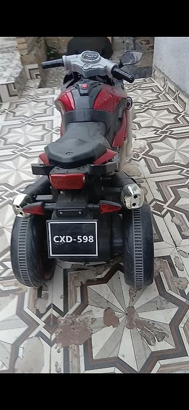 Uşaq elektro-motosikleti – 3 təkərli model Xüsusiyyətlər: - Korpus