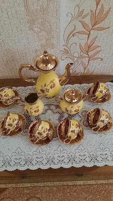 Qızılı rəngdə çay kofe dəsti yenidir, heç işlənməyib lalafo.az -da Qızılı rəngdə çay kofe dəsti yenidir, heç işlənməyib