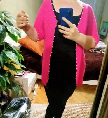 Cinslər: Parlaq çəhrayı rəngdə qadın kardiqanı. - Model: açıq önlü, 3/4 qol - — 2