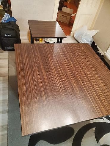 Mebel: Kvadrat formalı qonaq otağı/jurnal masası dəsti. - Material: ağac — 2