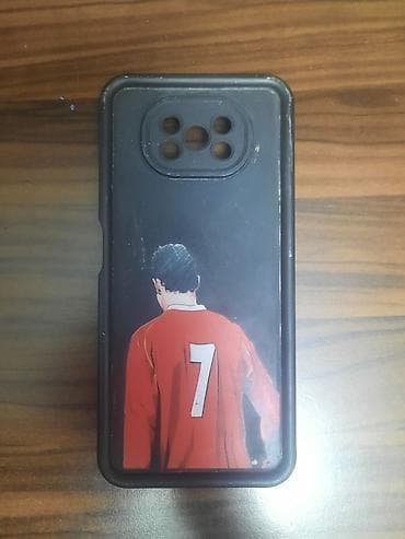 Мобильные телефоны и аксессуары: Bu, arxa tərəfində futbolçu təsviri olan qara rəngli telefon qabıdır — 1