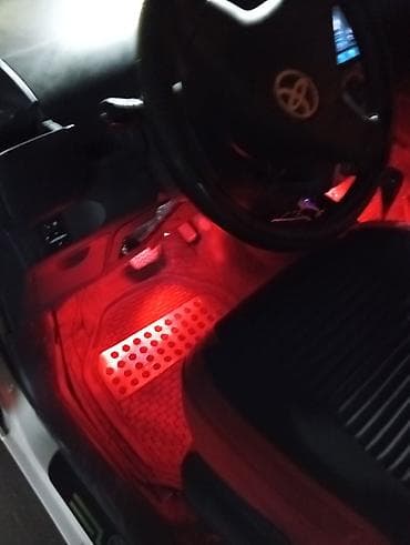 avto 444: Toyota Yaris hatchback (ağ rəng). Şəhər içi üçün sərfəli və rahat — 10