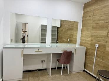 məxmər gülü: Gözəllik salonu üçün mebel dəsti Tərkibi: - İki iş yeri olan vizaj — 4