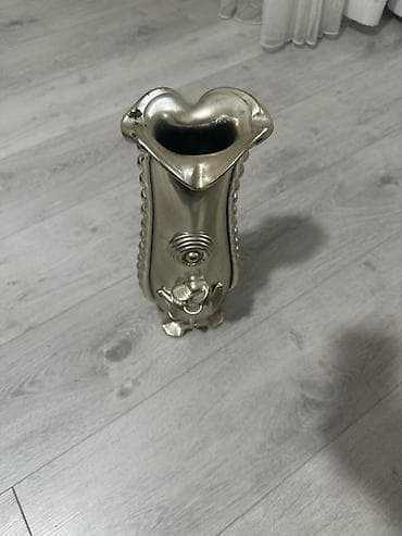 Bir vaza, Keramika