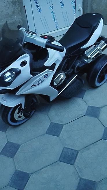 kiridit maşinlar: Uşaq üçün elektrikli üçtəkər motosikl - Dizayn: Sport tipli kuzov, ön — 1