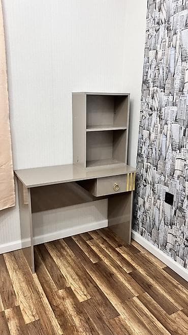 Düz masa, Stulsuz, Polkalı, Siyirməli, Rusiya, Mat laminat