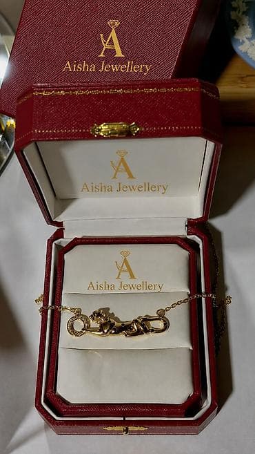 Aisha Jewellery brendinə aid zərif dizaynlı boyunbağı. Modelin əsas