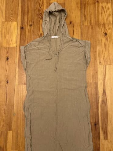 yagis geyimi: Bej rəngli yüngül tunika/plaş - Model: başlıqlı, qısa qollu (kəsik — 1