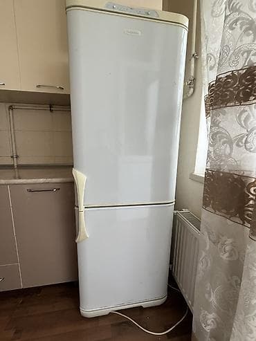 indesit soyuducu: İşlənmiş 2 qapılı Biryusa Soyuducu Satılır, rəng - Ağ — 1