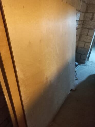 Çornıy pol: Bir neçə ədəd iri ölçülü kontrplak lövhə. - Material: ağac əsaslı — 2