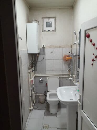 qəçreş kirayə evlər: Bu mənzil geniş yaşayış sahəsi təklif edir, içərisində divan, iki — 7