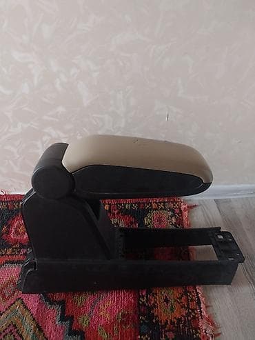 dam ustu baqaj: Avtomobil üçün orijinal mərkəzi qoltuqaltı (armrest) və orta konsol — 1