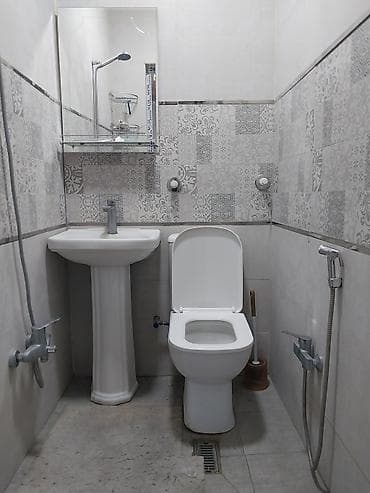 1 otaqli kohne binada ev: Kirayə üçün ayrıca girişli mansard tipli studiya - Üst mərtəbədə — 2