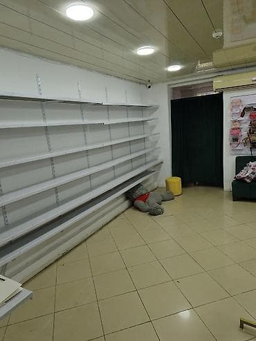 Daşınmaz əmlak: İnşaatçılarda Saf Su marketle üz üze aura canta magazasında 2900manata — 6