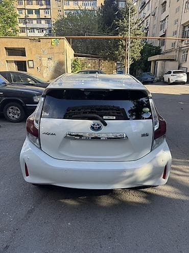 mondial drift 150: Toyota Aqua Hybrid, ağ rəng, 5 qapılı hatchback.taksi buraxılış kartı — 3