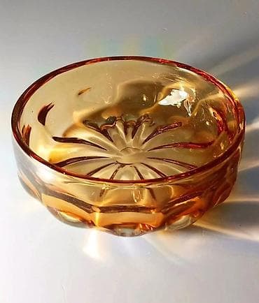 konfet qabı: Konfet və ya meyvə qabı. Rəngli şüşə, 60-70-ci illər, 17 sm, ideal — 2