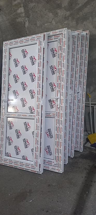 Новый Пластиковая дверь 80х200 см C замком и рамой, Платная установка, Платная доставка