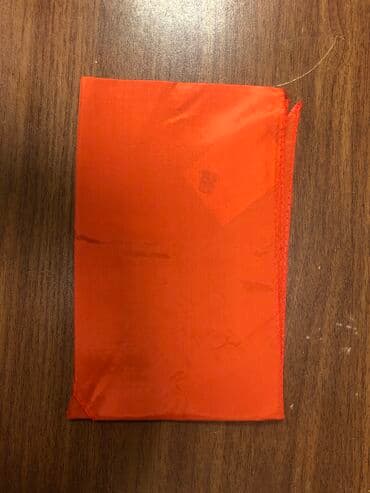 qizil onluq qiymeti: Pioner qalustuku nishani ve papaq desti 50 manat . Qalustuk 10 manat — 8