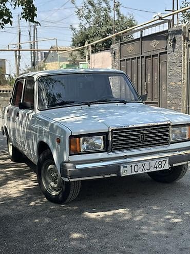 avto lizing: VAZ 2107 sedan – klassik ağ rəng, 4 qapı, arxa ötürücülü. Ili 2005 — 2