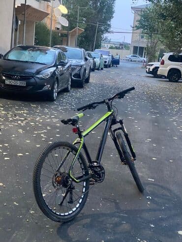 trinx x1 pro 2020: Dağ/şosse üçün universal velosiped - Rəng: qara, yaşıl detallarla - — 2