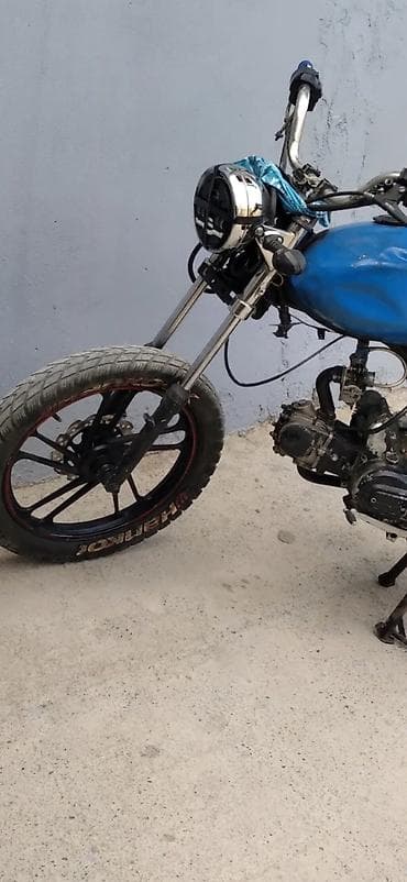 moped s50: Modifikasiya olunmuş kiçik kubajlı motosiklet - Rəng: mavi bak, qara — 1