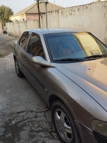 opel zafira 1.6: Opel Vectra: 2 l | 1996 il 41176 km Sedan — 5